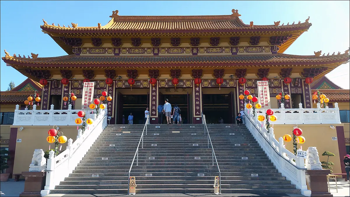 Буддистский храм в Калифорнии