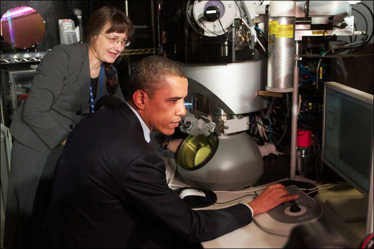 Обама на фабрике Intel в Орегоне