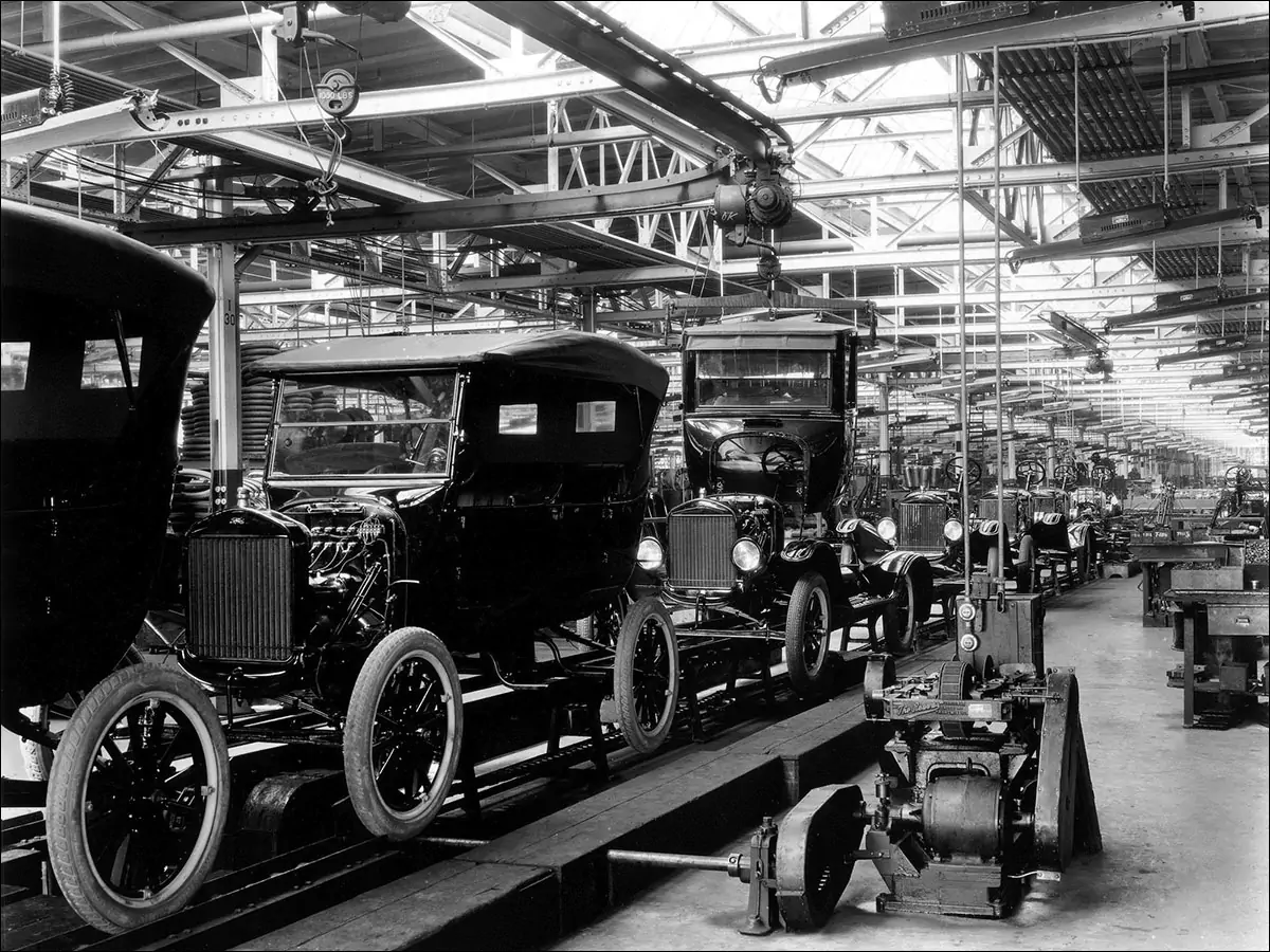 Сборочная линия на заводе Ford