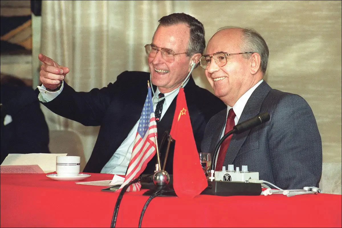 Джордж Буш и Михаил Горбачев